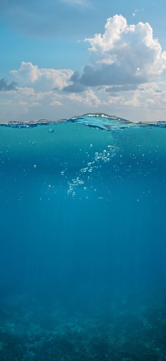 每日好运 App 早晨开场界面截图，深紫背景上依次排列睡眠时长、今日避开事项、确定要做三张胶囊形问题卡片